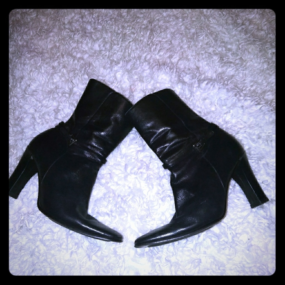 Anne Klein Black leather boots